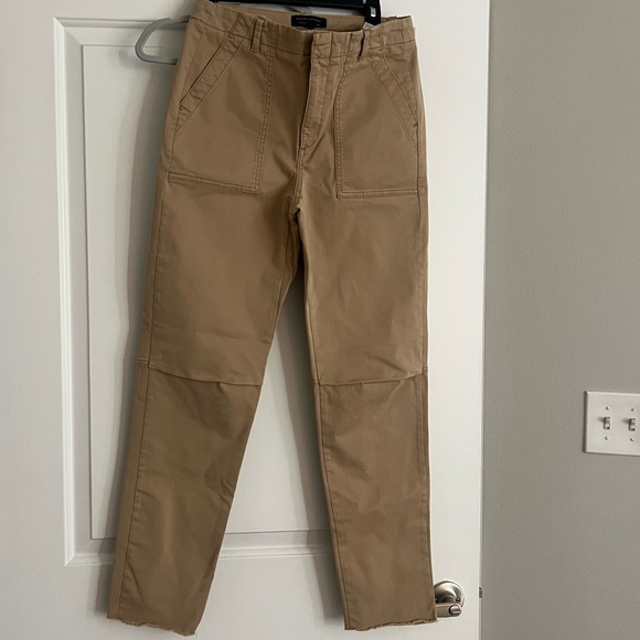 Banana Republic Women’s straight leg Khaki Chinos - Picture 2 of 8
